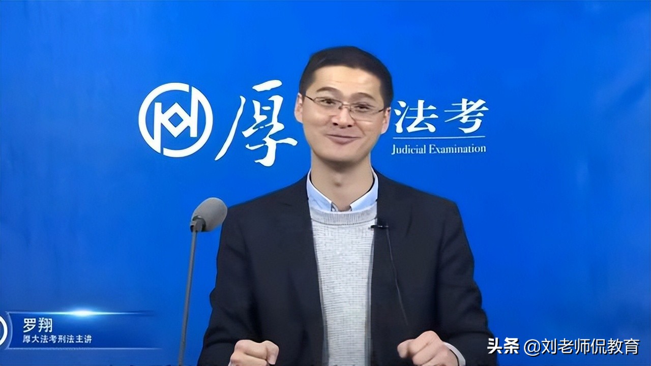 懂法律的有多厉害，看罗翔就知道了，发挥正常可以送走对面律师