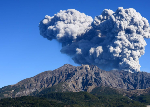 日本火山爆發視頻(日本一火山爆發!