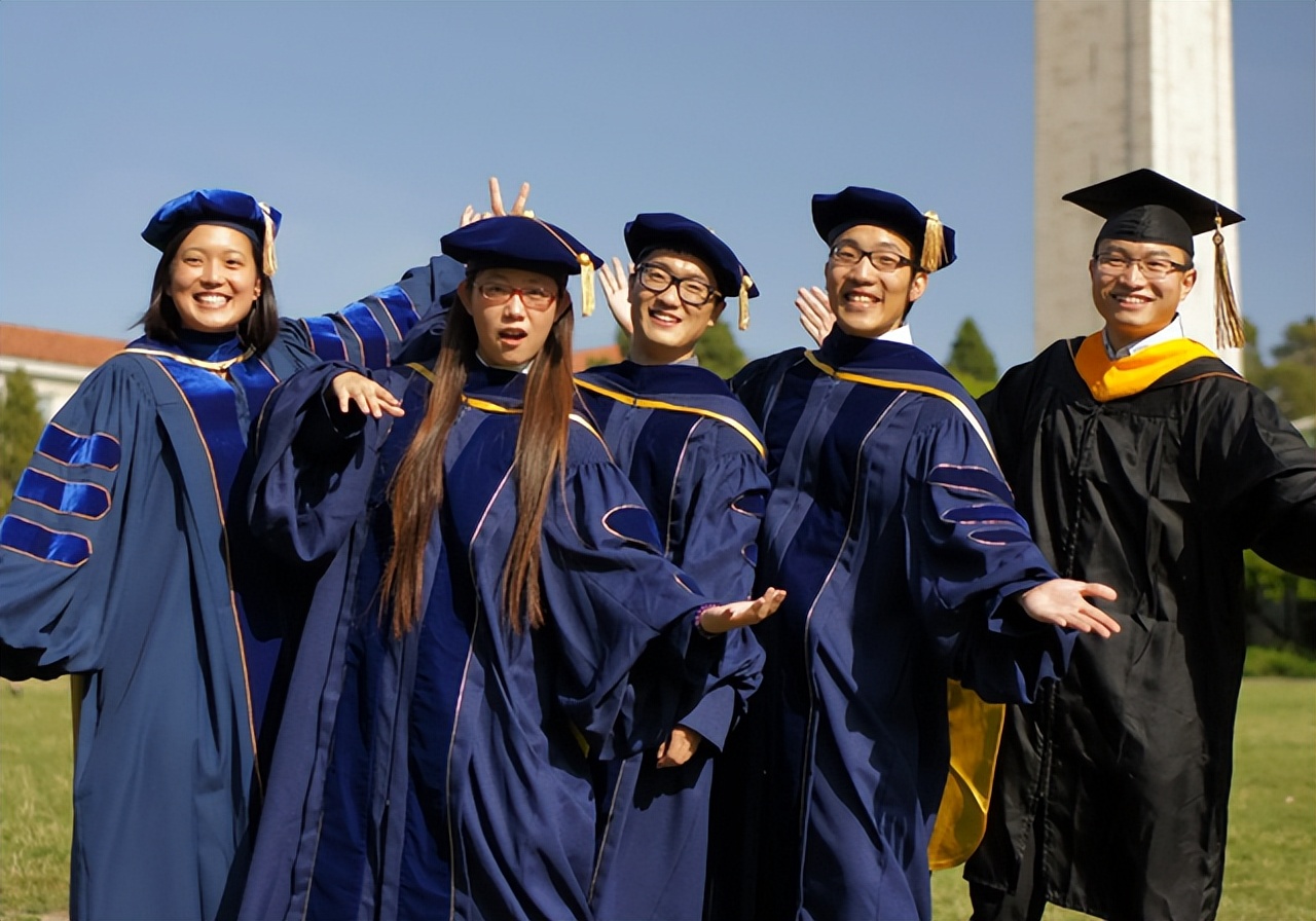 上海985大学副教授“年薪”引热议，40万以上，月公积金都有3500