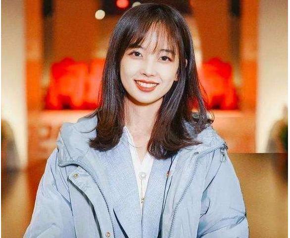 央视小花王冰冰四级成绩单流出，总分369，网友：这也能进央视？