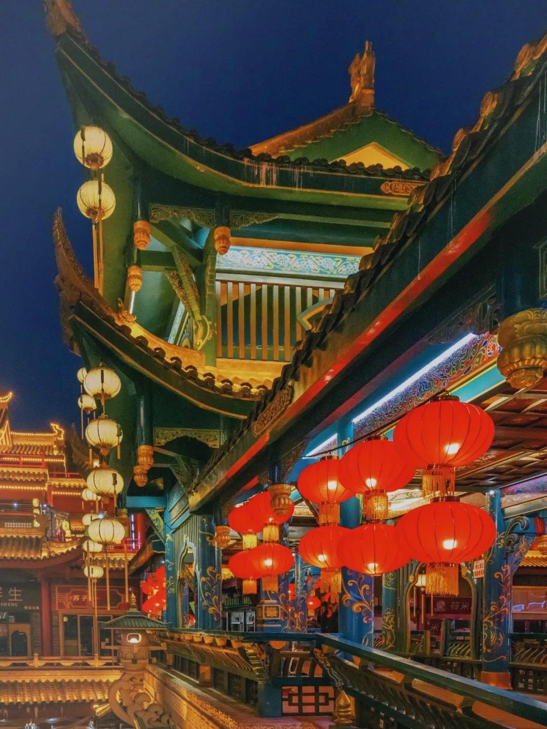 漫步在东坡印象水街,看桥,看水,看船,让时间,慢下来