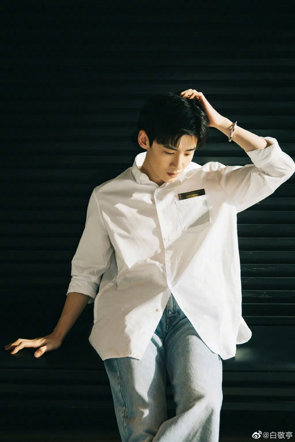 梦见和朋友去买鞋(刚爆红白敬亭的人设就翻车了?