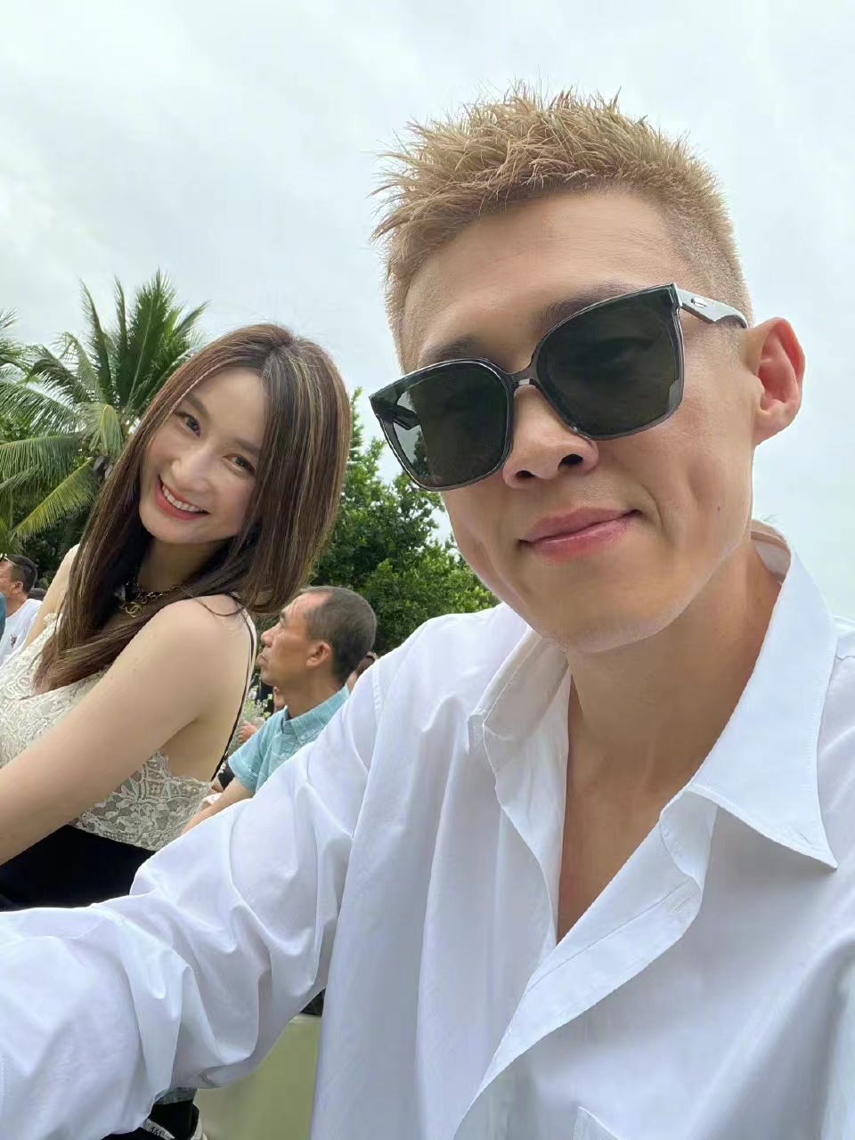 男篮世界杯情侣(周鹏高调秀恩爱!