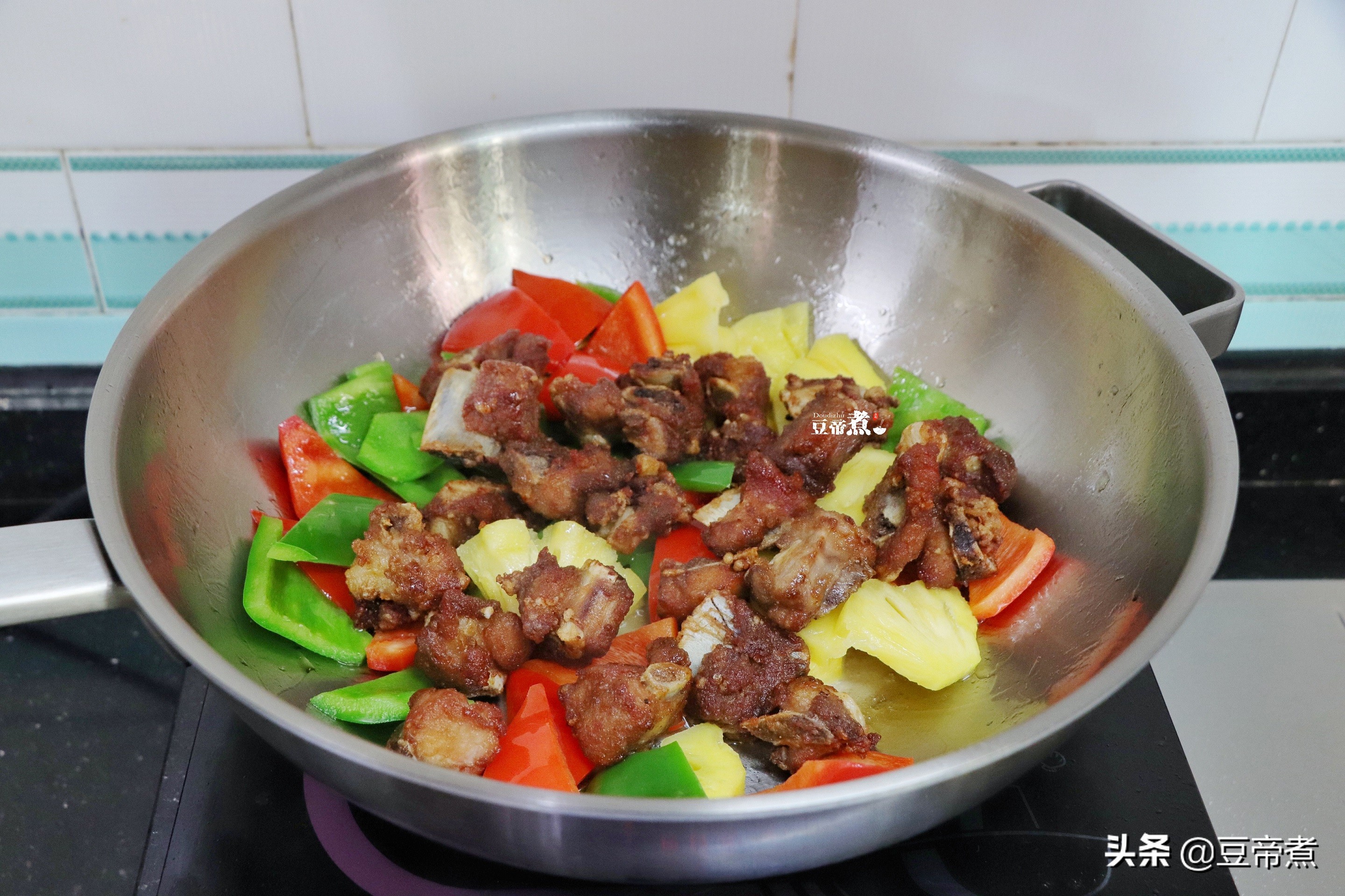 年菜的排骨还得这样做，带有淡淡的果香特别好吃，端上桌也高大上