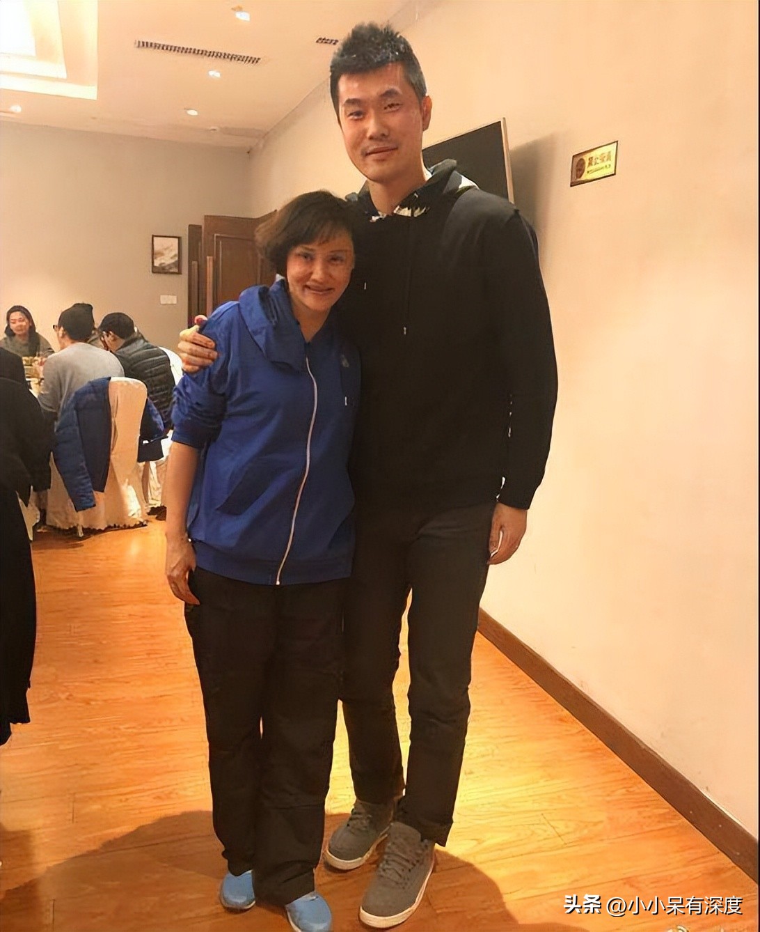 西甲中文解說哪里找（著名體育解說員蘇東，他的解說很有激情，他的前妻高敏，終獲幸福）
