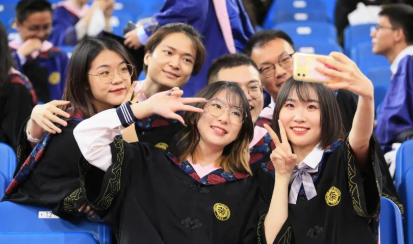 吃了亏才醒悟，社招与校招的差距如天方夜谭，不仅体现在工资上