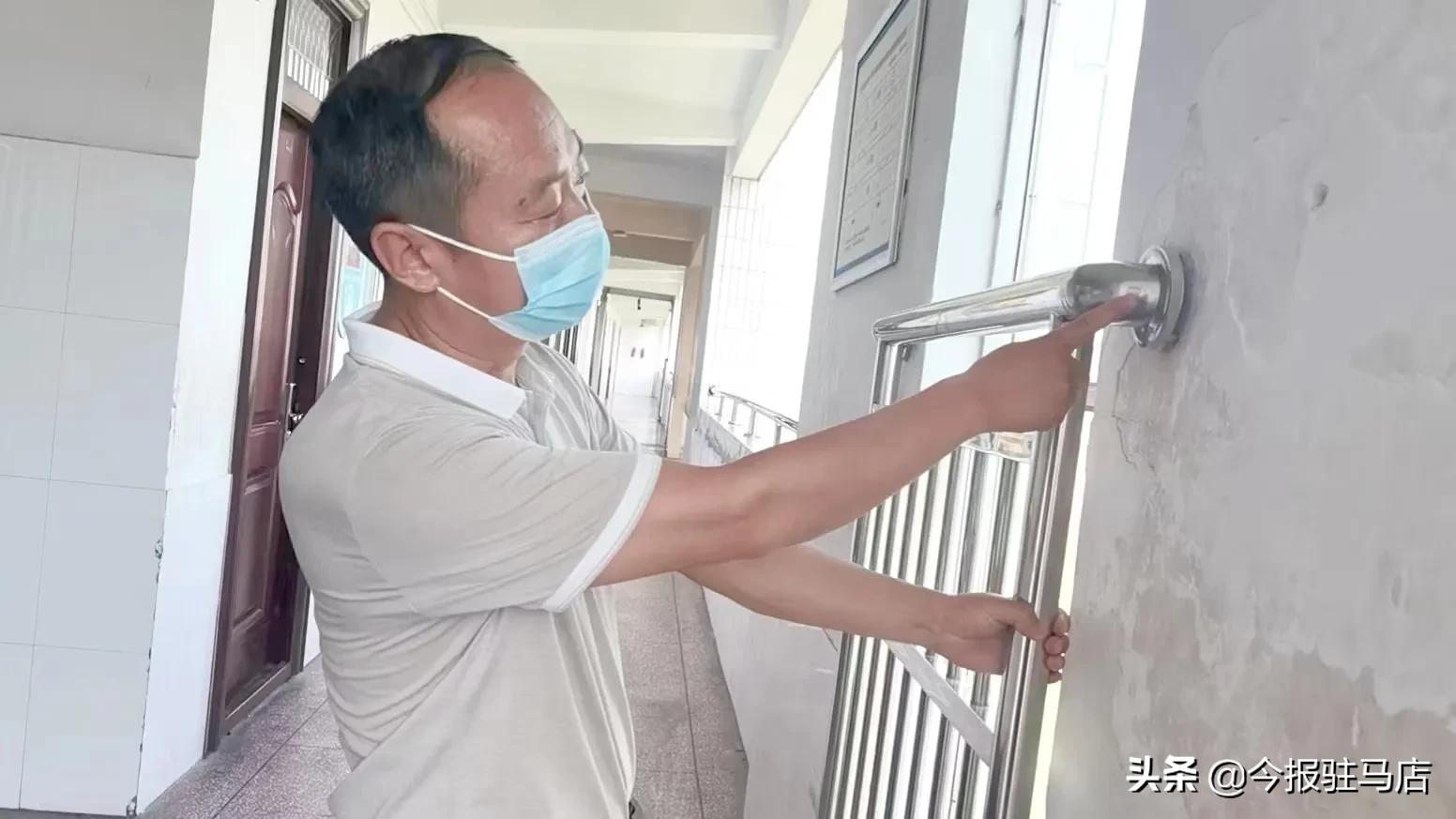 駐馬店實驗小學(xué)：加強(qiáng)校園安全檢查(圖2)