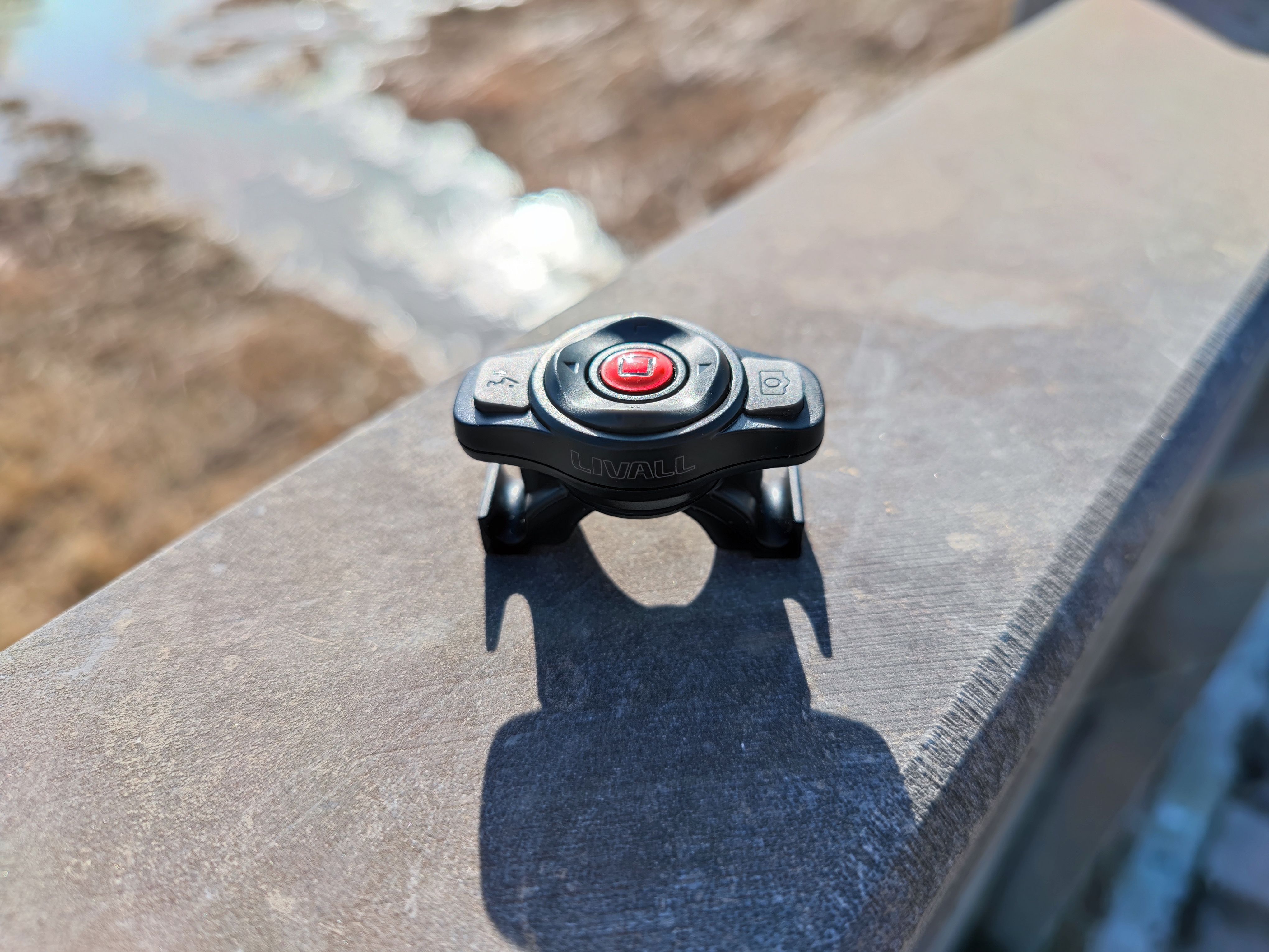 Helmetphone智能头盔：摔倒报警、SOS自动求救