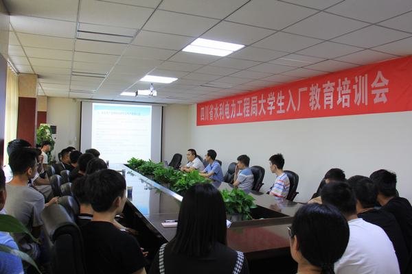 大学生就业难，985毕业生进入工厂上班，引人深思