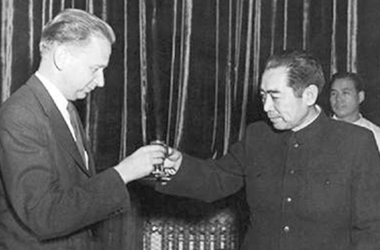 1972年尼克松访华前，曾向中国提出一个请求：请求释放两个人吧