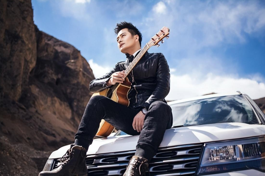 云飞和高月离婚6年,一个再婚娶北大才女,一个带着女儿艰难生活