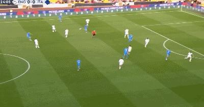欧国联-英格兰0-0意大利 斯特林失空门芒特中框