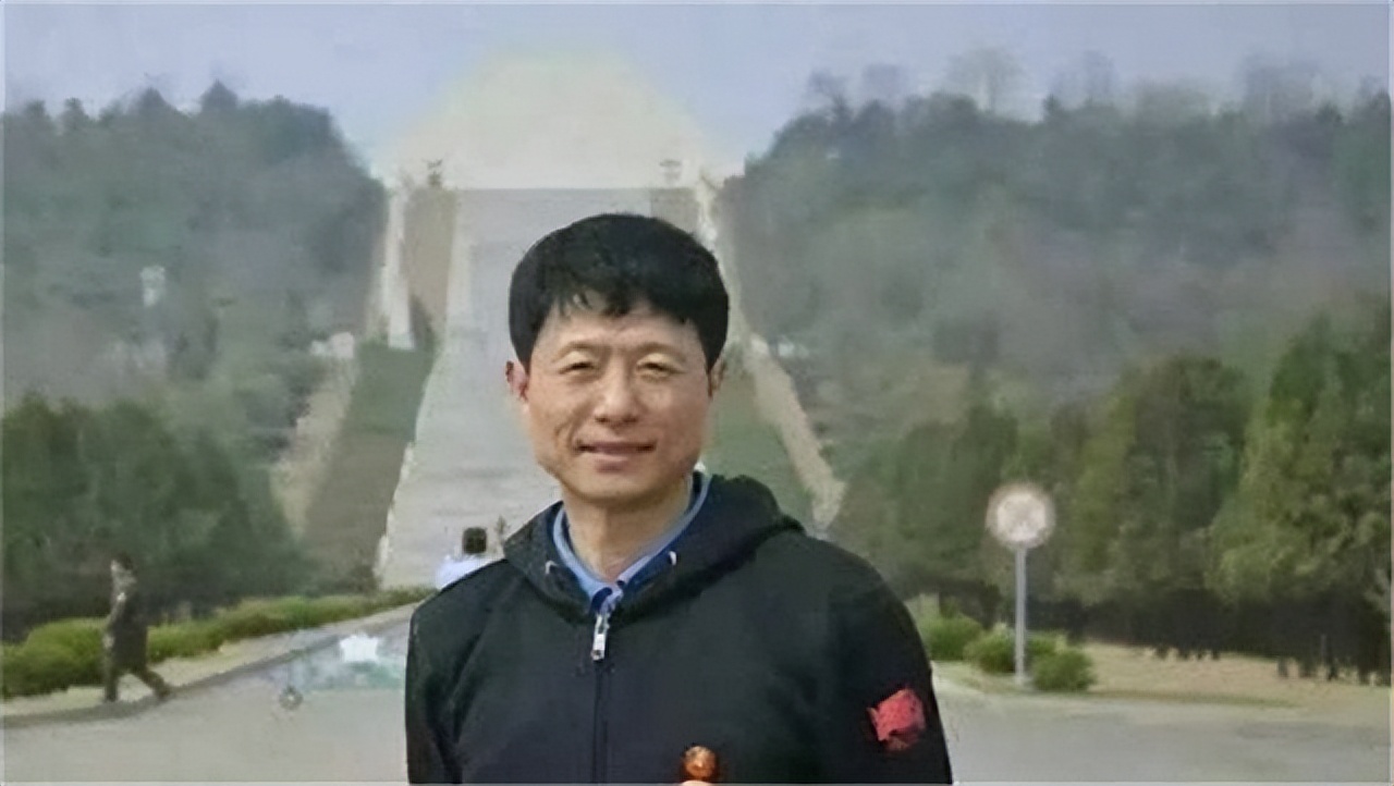 2014年艾跃进确诊胃癌，胃部被切掉4分之1，仍不愿意离开讲台