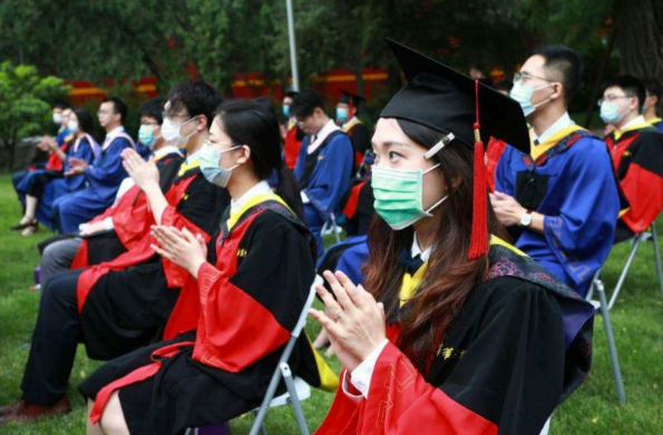 考生被清华录取，家长发朋友圈分享喜悦之情，收到的却是冷嘲热讽