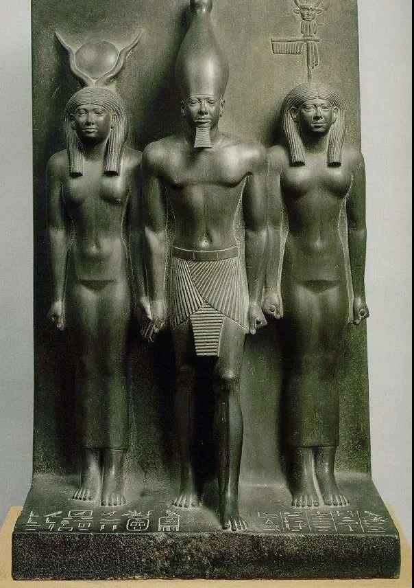 下列关于古埃及艺术表述正确的是(西方艺术的源头：埃及艺术)