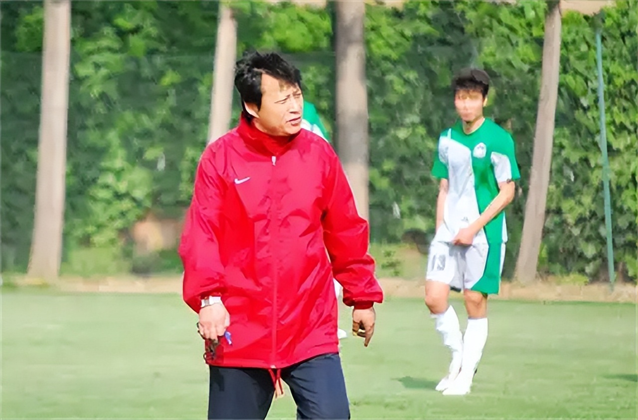 利用录像分析了中国弱点(国足董礼强近况:缔造"黑色三分钟"遭痛骂,今