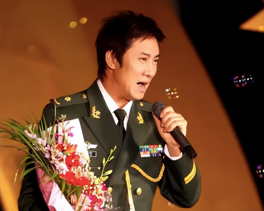 歌手江涛：娶富家女为妻，走红后不变心，如今54岁已升级当爷爷