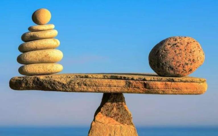 包容是博大胸怀！中考作文范文《求大同存小异，融共性扬个性》