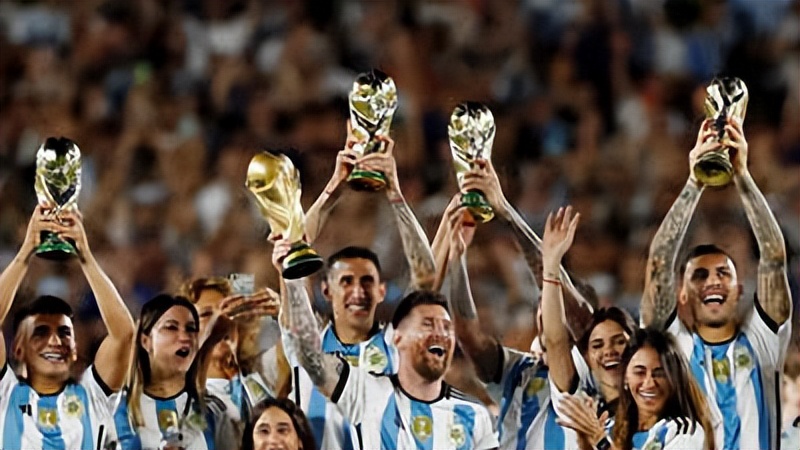 世界杯颁奖(梅西阿根廷英雄在世界杯奖杯颁奖典礼上流泪的情感场面)