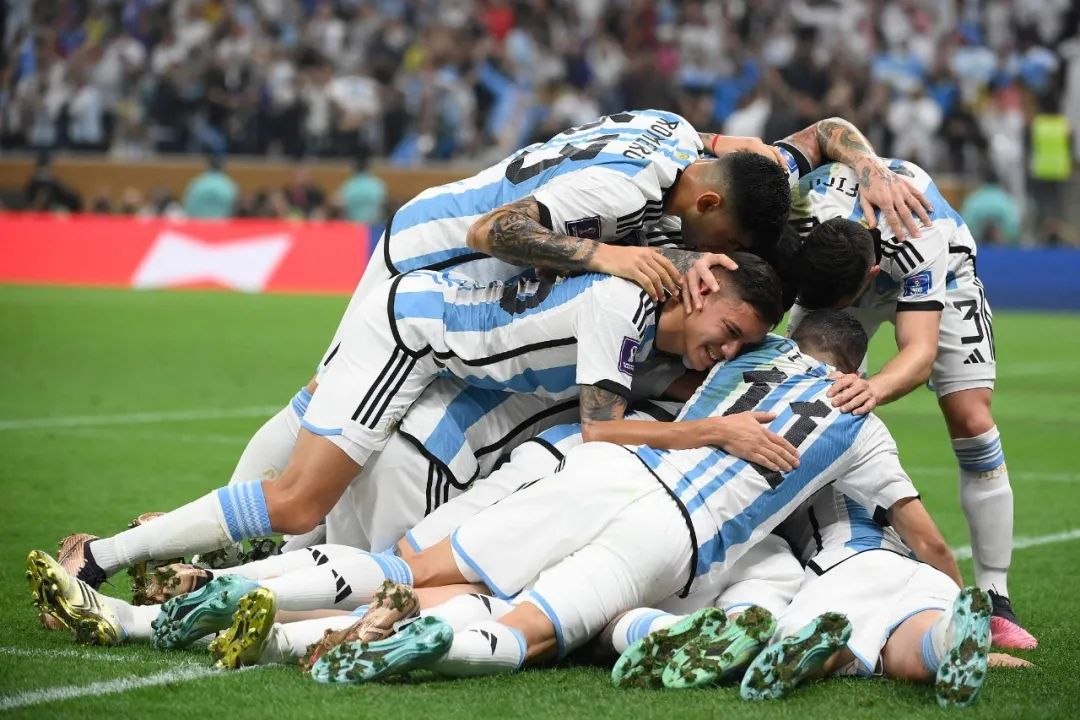 阿根廷夺冠！捧杯后，梅西发声