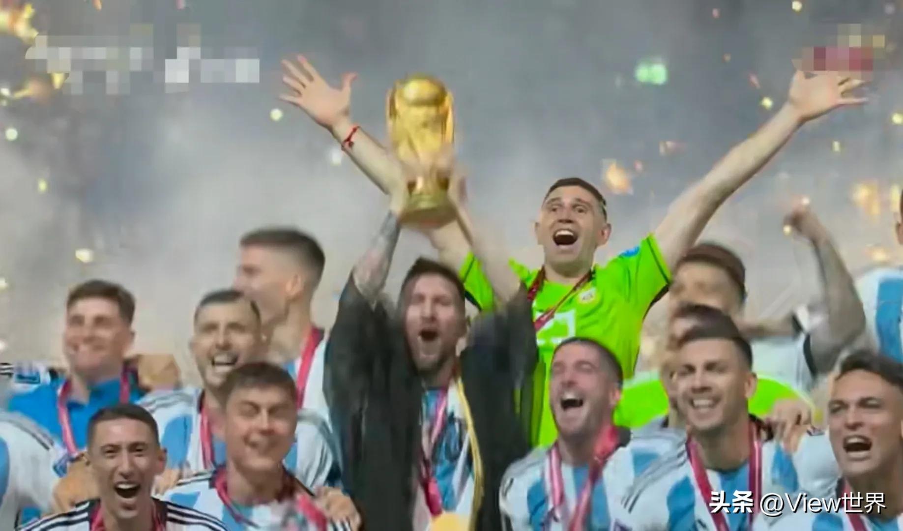 世界杯决赛阿根廷7：5法国 梅西捧得大力神杯 第8座金球奖在招手