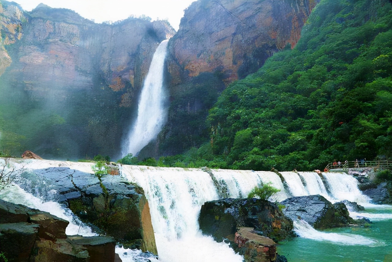 河南最美的三个瀑布群，分列南北两大山脉，其中两个是驴友的最爱