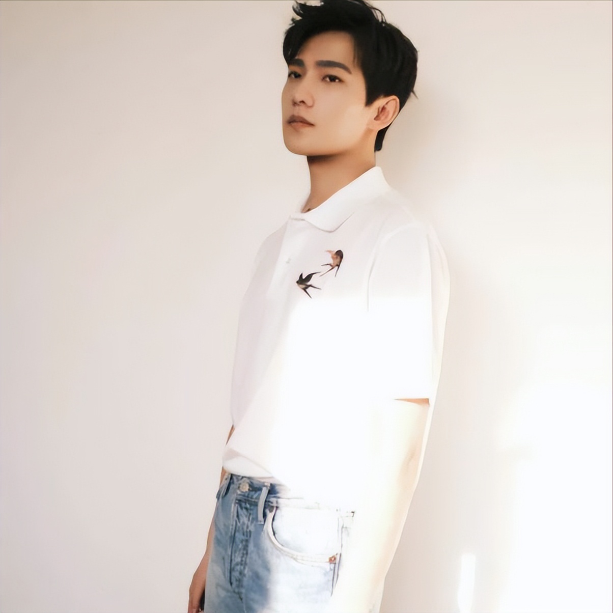 穿“白衬衫”的10位男星，个个“白衣胜雪”，气质干净