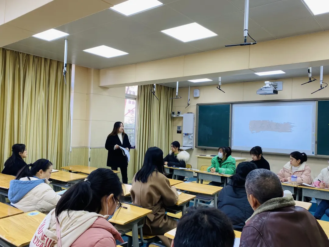 立足专题教研，打造高效课堂——新兴小学青年教师教研成果展示