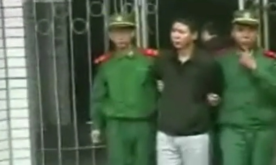 山西黑老大敛财12亿，7次减刑出狱时小弟放鞭炮，最后被妻子举报