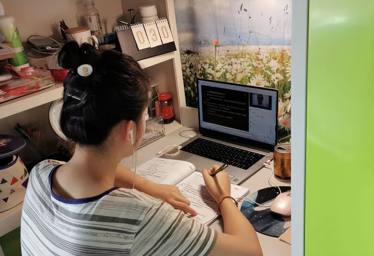 大学生将迎来”超长暑假”?部分高校已发布通知，学生们喜忧参半