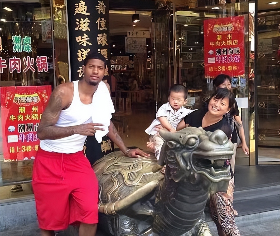 nba哪些明星來中國了（NBA球星在中國有多接地氣？羅斯看大爺打麻將 麥迪在鄉村騎電動車）