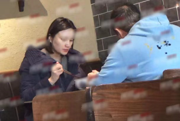 50歲李亞鵬再當爸！小19歲人妻曝光，網(wǎng)友：王菲，你輸了......