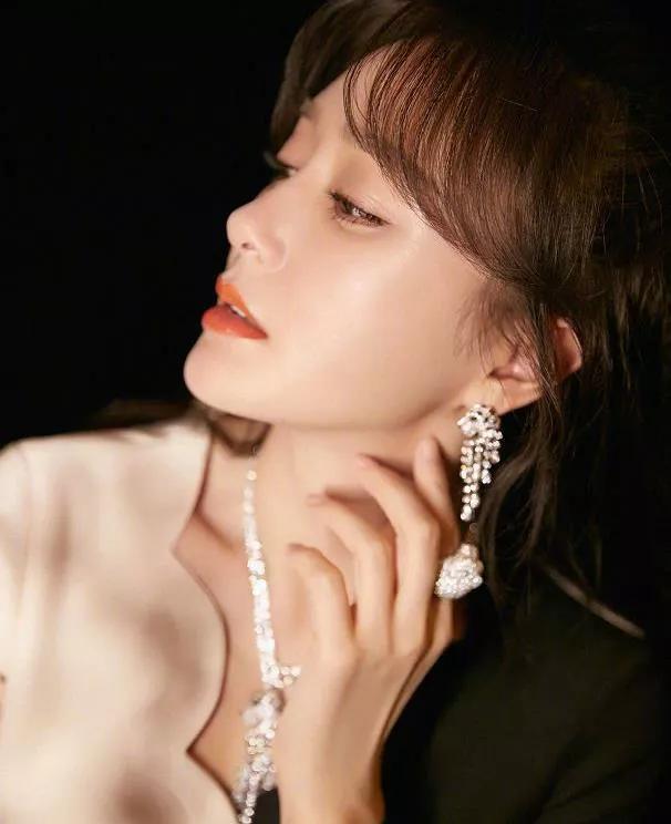 请欣赏40位明星独特灵秀的侧颜之美