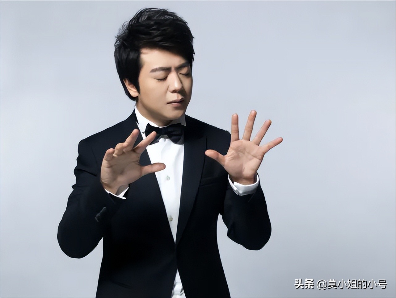 周末两天爆出8个瓜，新恋情、哭穷卖惨、车祸死亡，个个都是大瓜