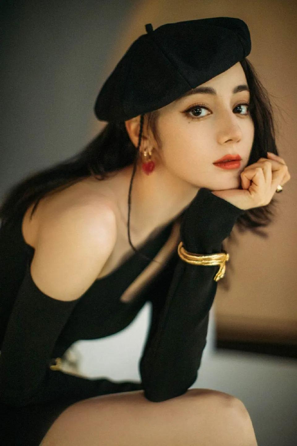 迪丽热巴2022最美靓照，女神总是百变的