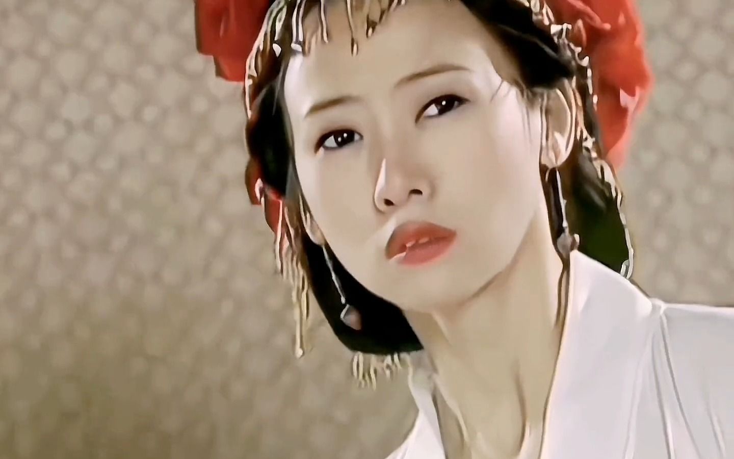 翁虹面对采访直言,为了演好这个角色,花了很多心思,自己的猫走哪她就