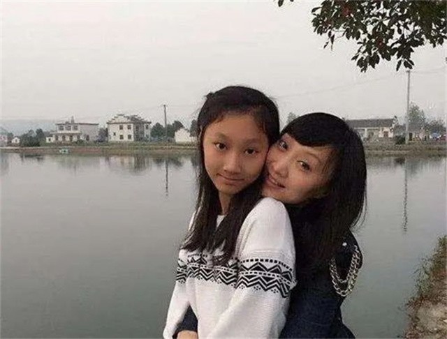 歌手云飞：落魄回乡却偶遇伯乐，成名后遭妻子离婚，今娶古典女神