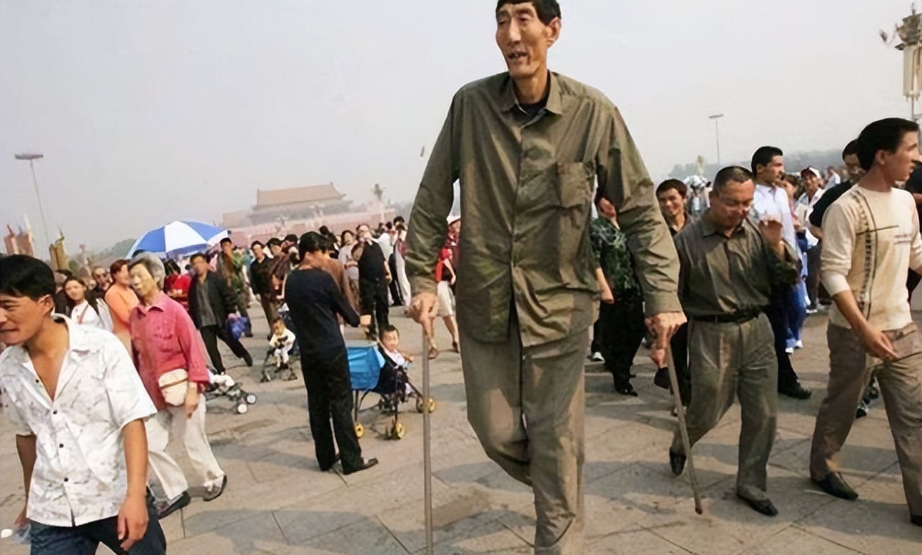 中国第一巨人鲍喜顺,不听医生建议执意生子,如今儿子身高多少?