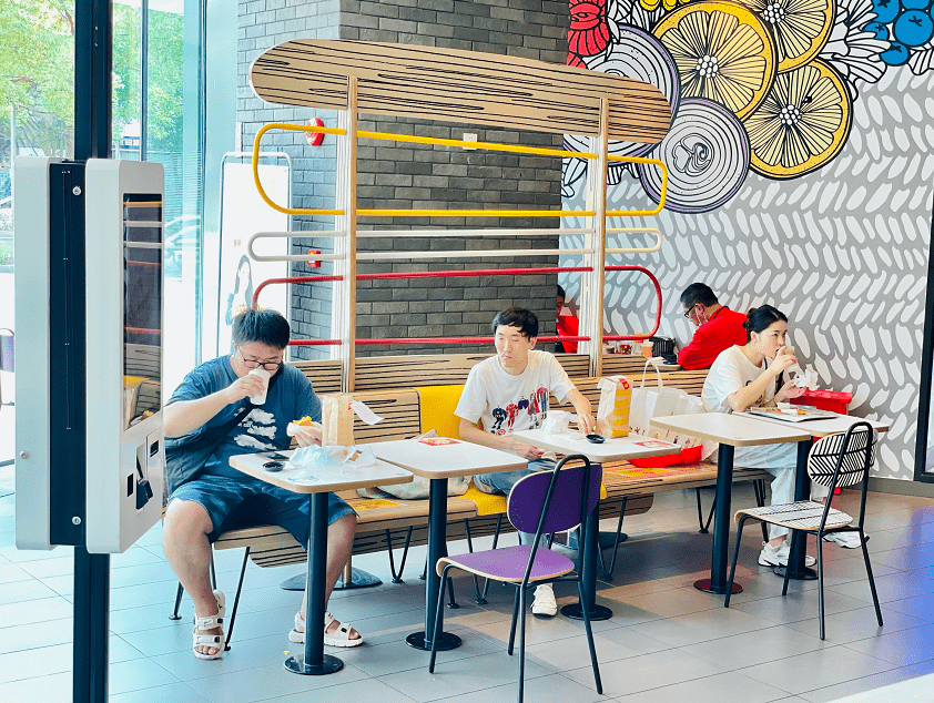 橙心优选被罚；茅台冰淇淋店将登陆多城；耐克大跌