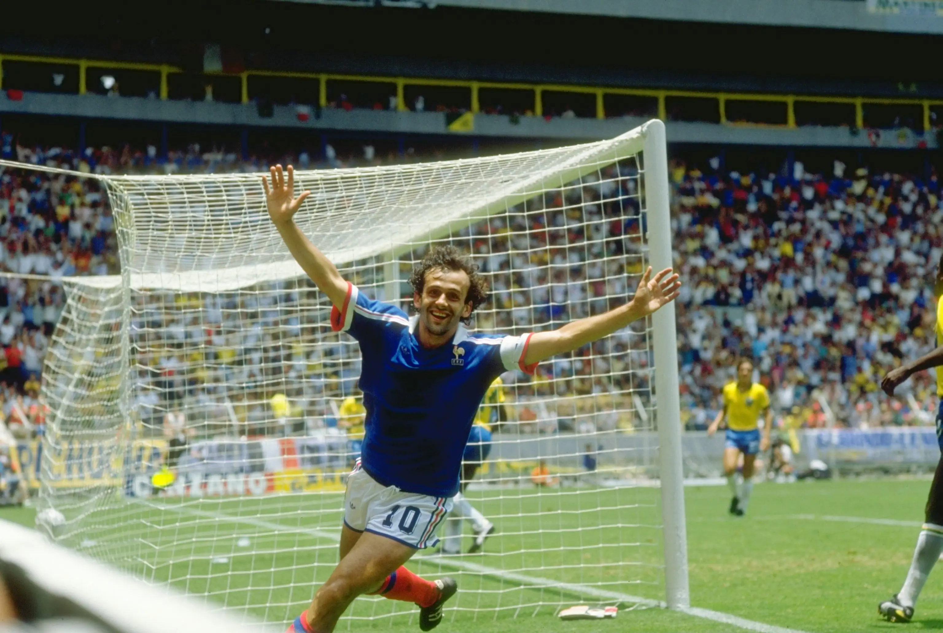 世界杯经典战役有哪些（苏牙单人拦网、C罗霸气戴帽、梅西意外助攻，世界杯22大经典比赛）