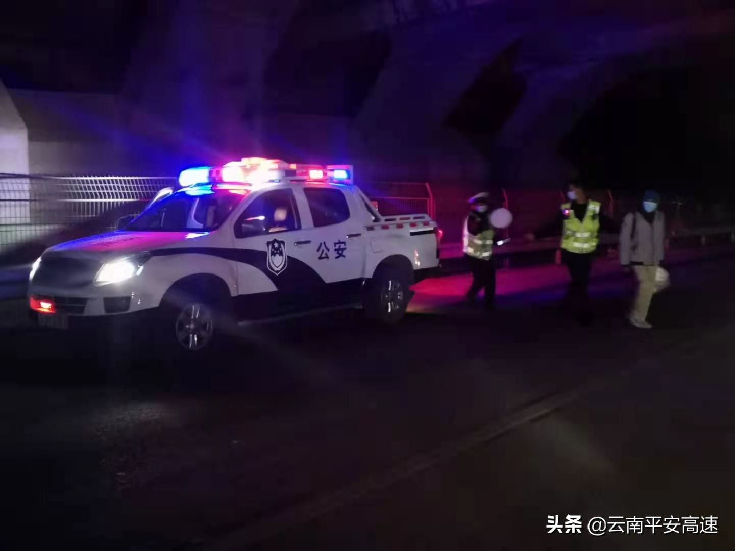 找我们让您放心(我为群众办实事 | 高速交警：“夜黑、路远，送您平安回到家我们就放心啦！”)