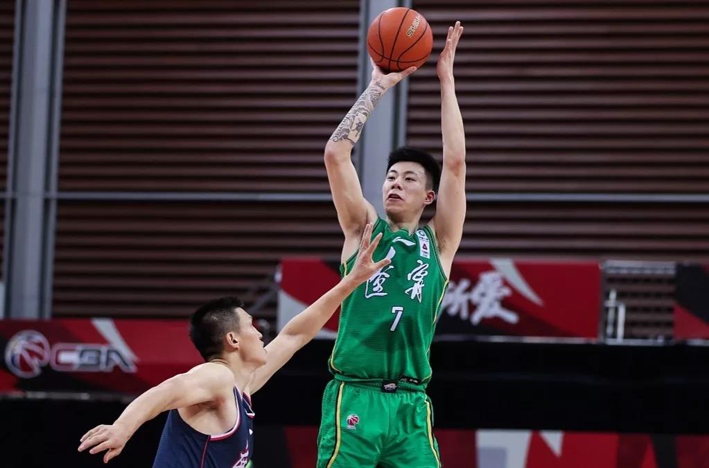 nba哪些球员投篮外翻（张镇麟继续苦练，改变投篮姿势，酷似塔图姆，有望打NBA发展联盟）