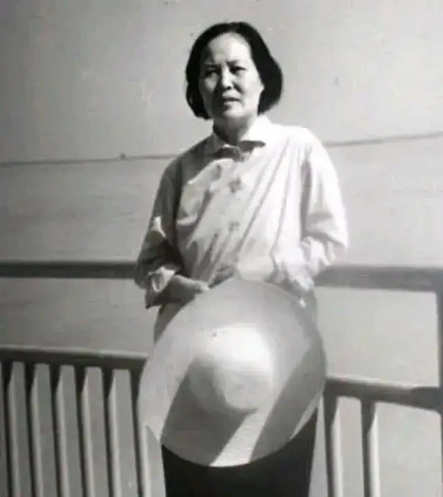 傅作义女儿傅冬菊，曾为和平解放北平立下了功劳，后来结局怎么样