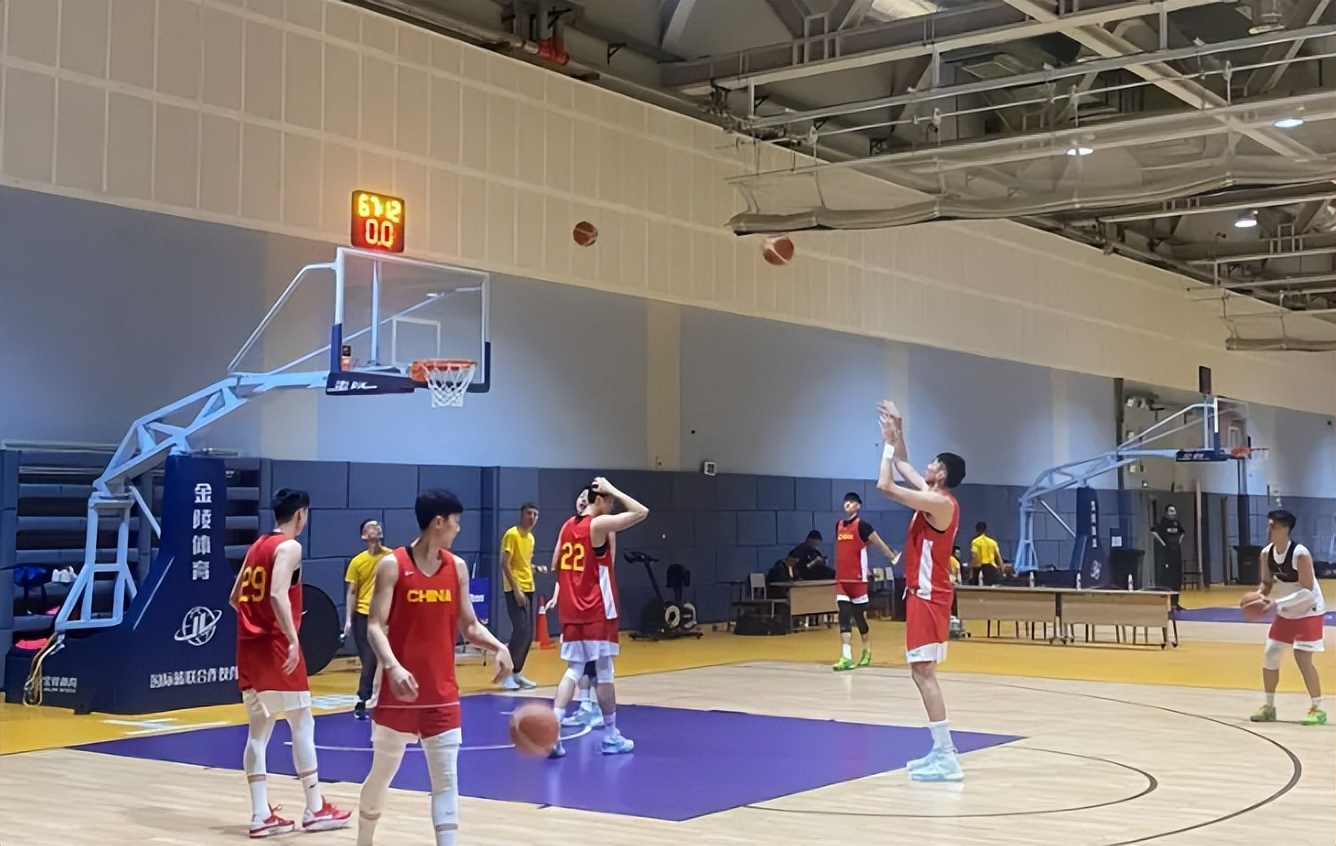 今日cba比赛结果比分（男篮81：64大胜上海男篮 姚明突然现身 郭艾伦继续吃T）