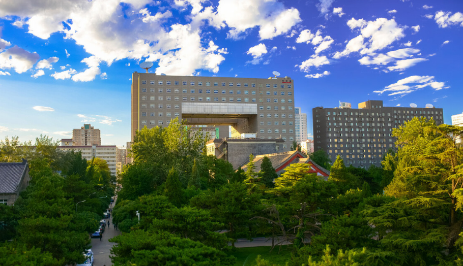 “末流985”VS“顶级211”谁更强？过来人：两财一贸比兰大高50分