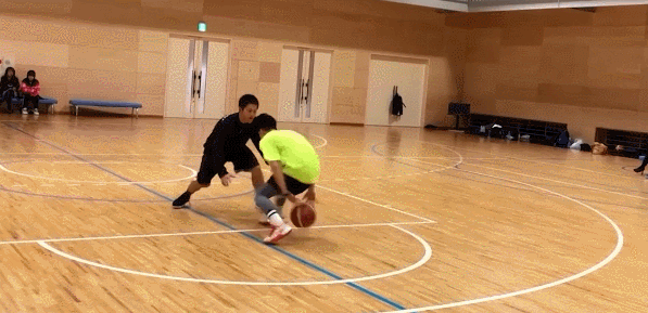 篮球突破教学（三个最常用的突破过人细节，让你的过人，如同欧文艾弗森一样厉害）