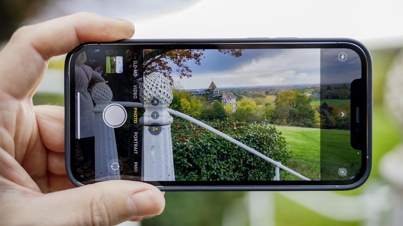 三星galaxy s22 ultra拥有一组4颗后置摄像头,具备拍摄极致夜景夜照的