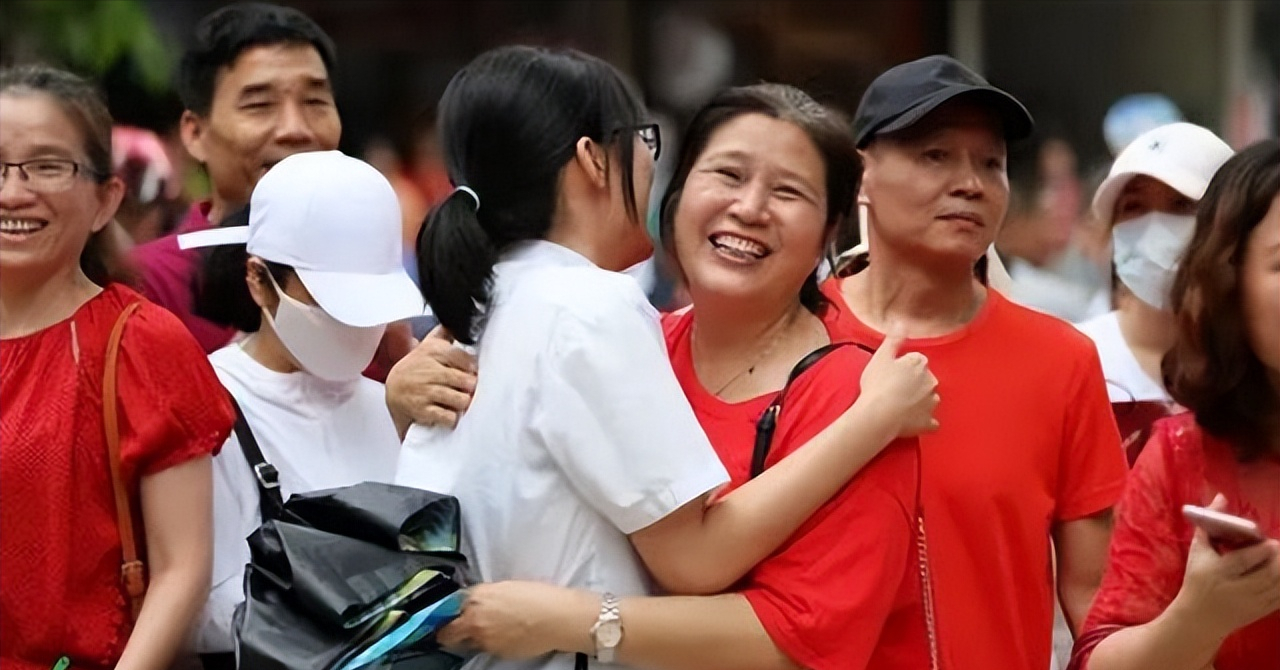 教育厅传来一个坏消息，2022高考迎来新规定，家长：没法上学了