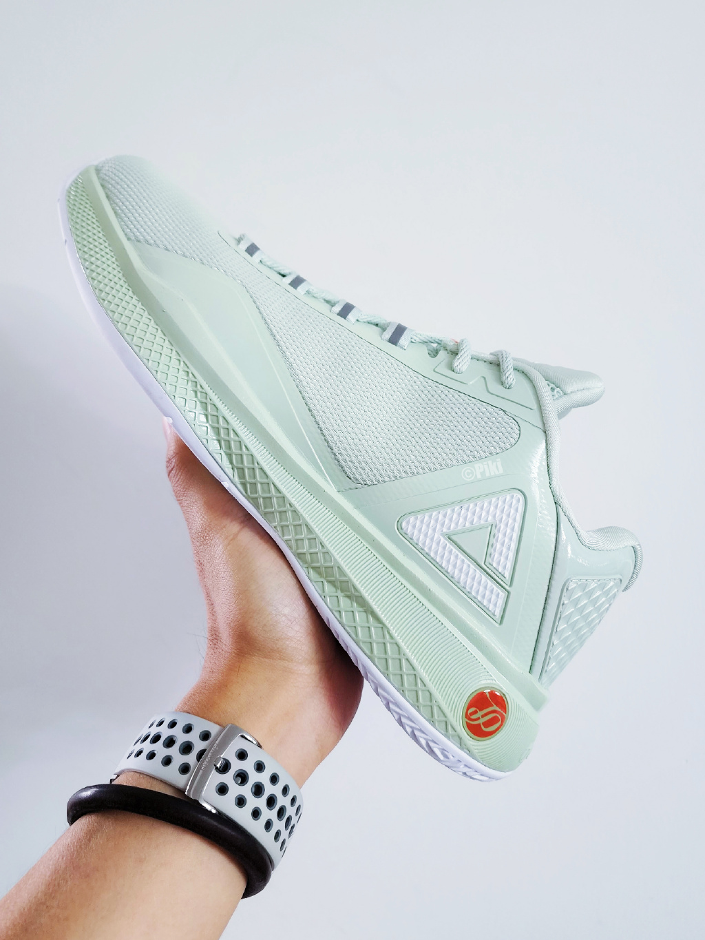 匹克和361篮球鞋哪个好（国产新品！匹克帕克4代回归，361度新鞋好帅，特步抄袭李宁驭帅？）