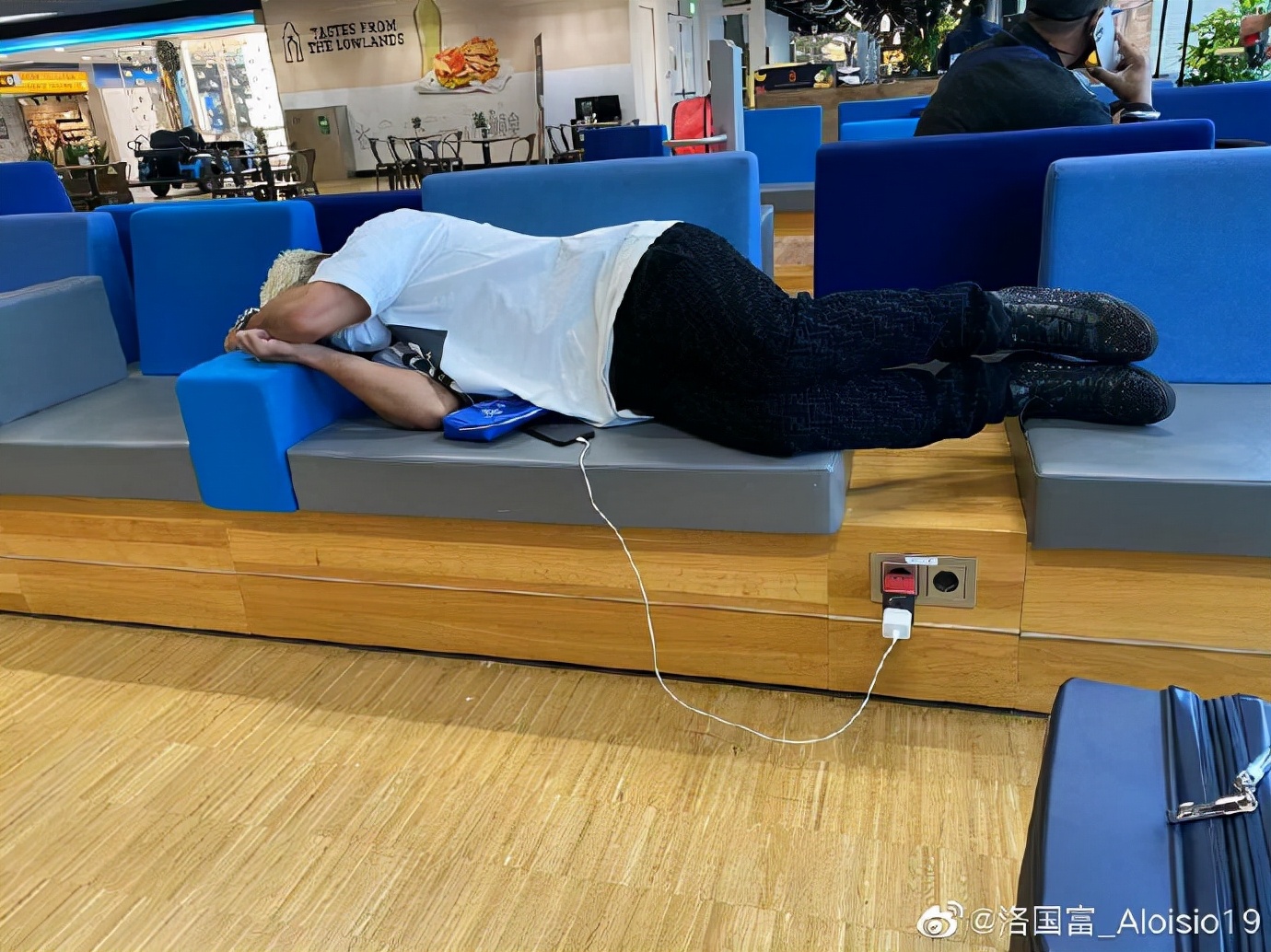 記者批洛國富5點（被慣壞了？洛國富裝大爺失敗，記者怒批：想裝，回巴西去裝吧）